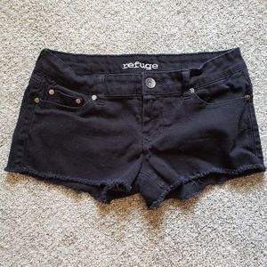 Refuge shorts size 3